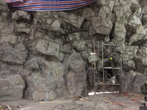 影视基地假山道具施工(图2) 影视基地假山道具施工